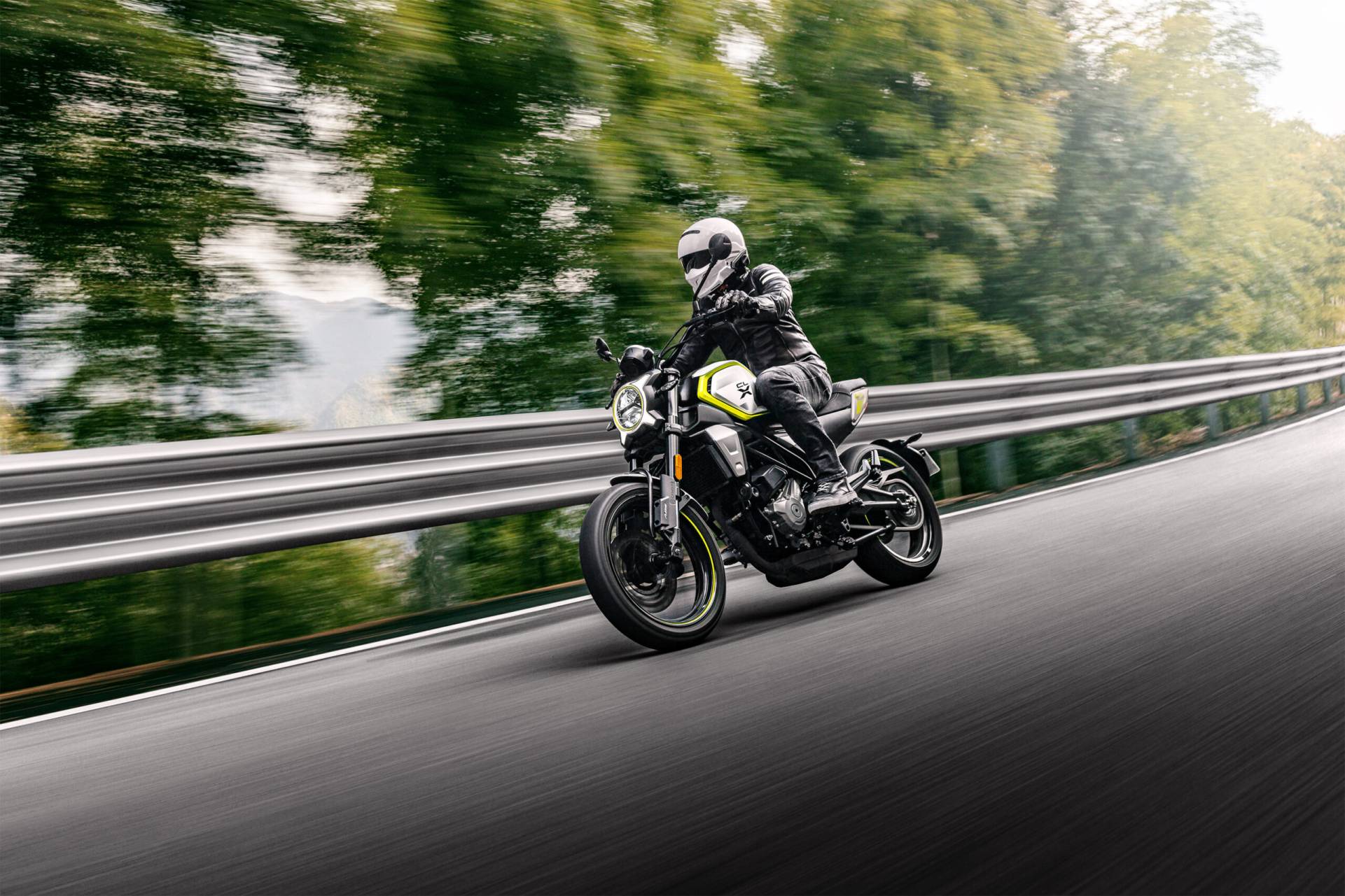 RPMOTOMAXCZ 20211229 250cl x outdoors1